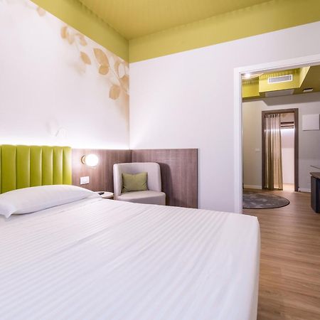 Hotel Regina Elena 57 & Oro Bianco Spa Ріміні Екстер'єр фото