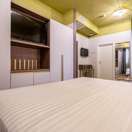 Hotel Regina Elena 57 & Oro Bianco Spa Ріміні Екстер'єр фото