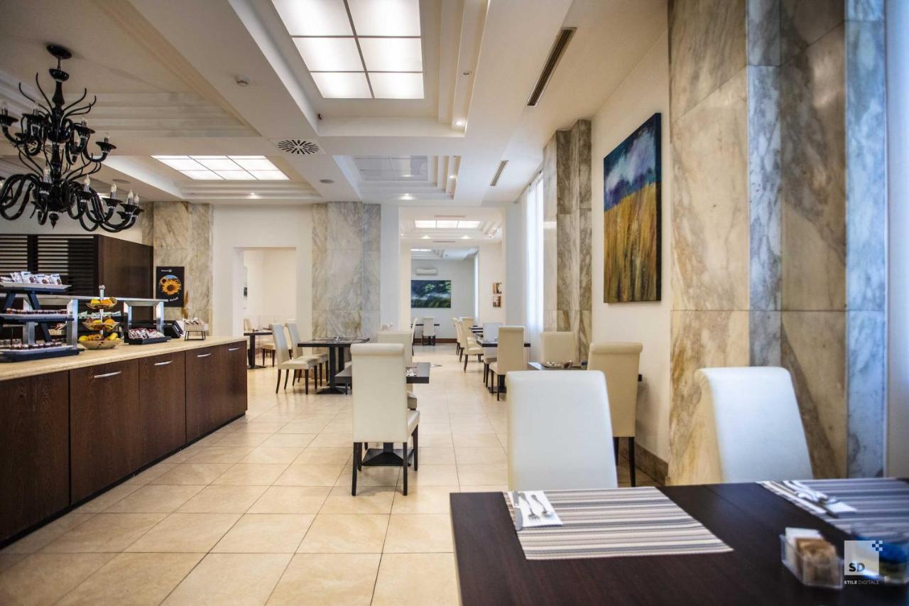 Hotel Regina Elena 57 & Oro Bianco Spa Ріміні Екстер'єр фото