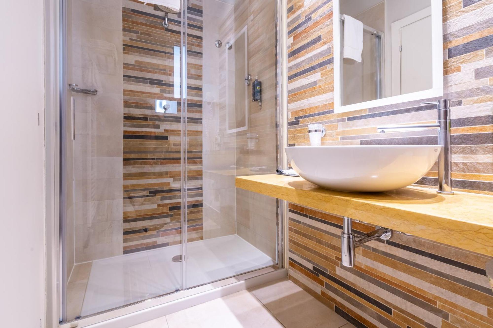 Hotel Regina Elena 57 & Oro Bianco Spa Ріміні Екстер'єр фото